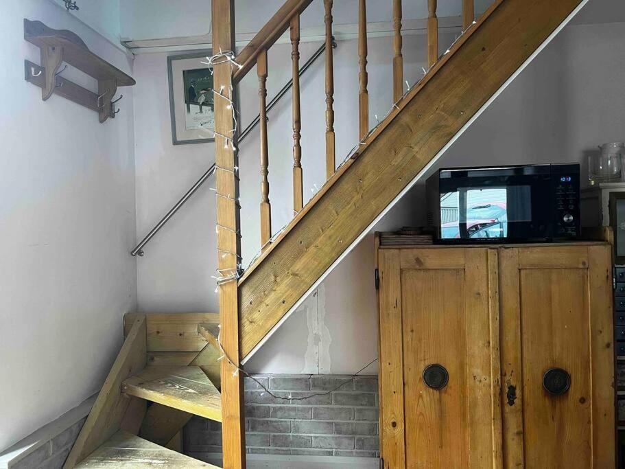 Quirky 1 bedroom barn on the river in Arundel