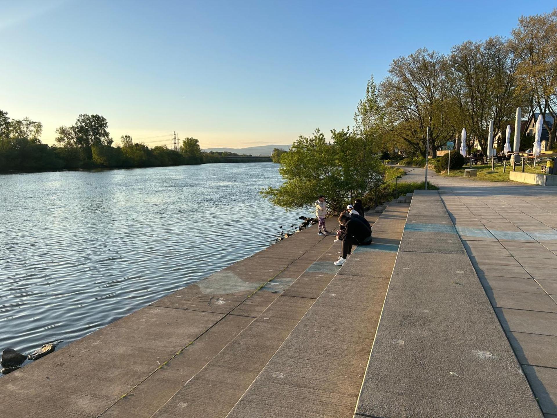 Riverside Airport Hotel