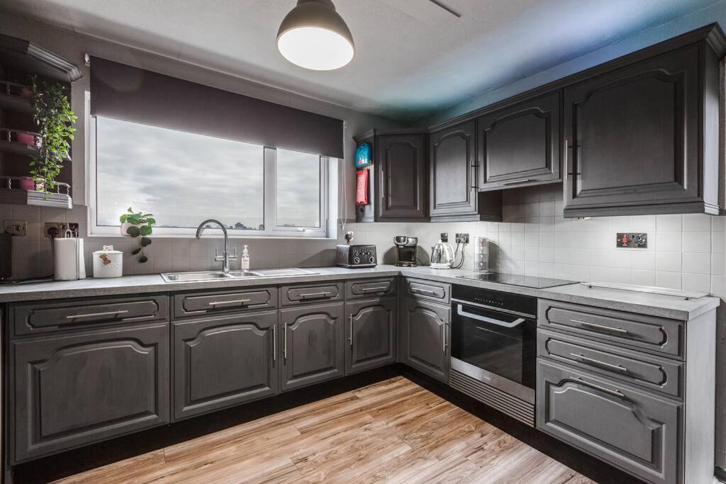 City home with parking and garden- pet friendly