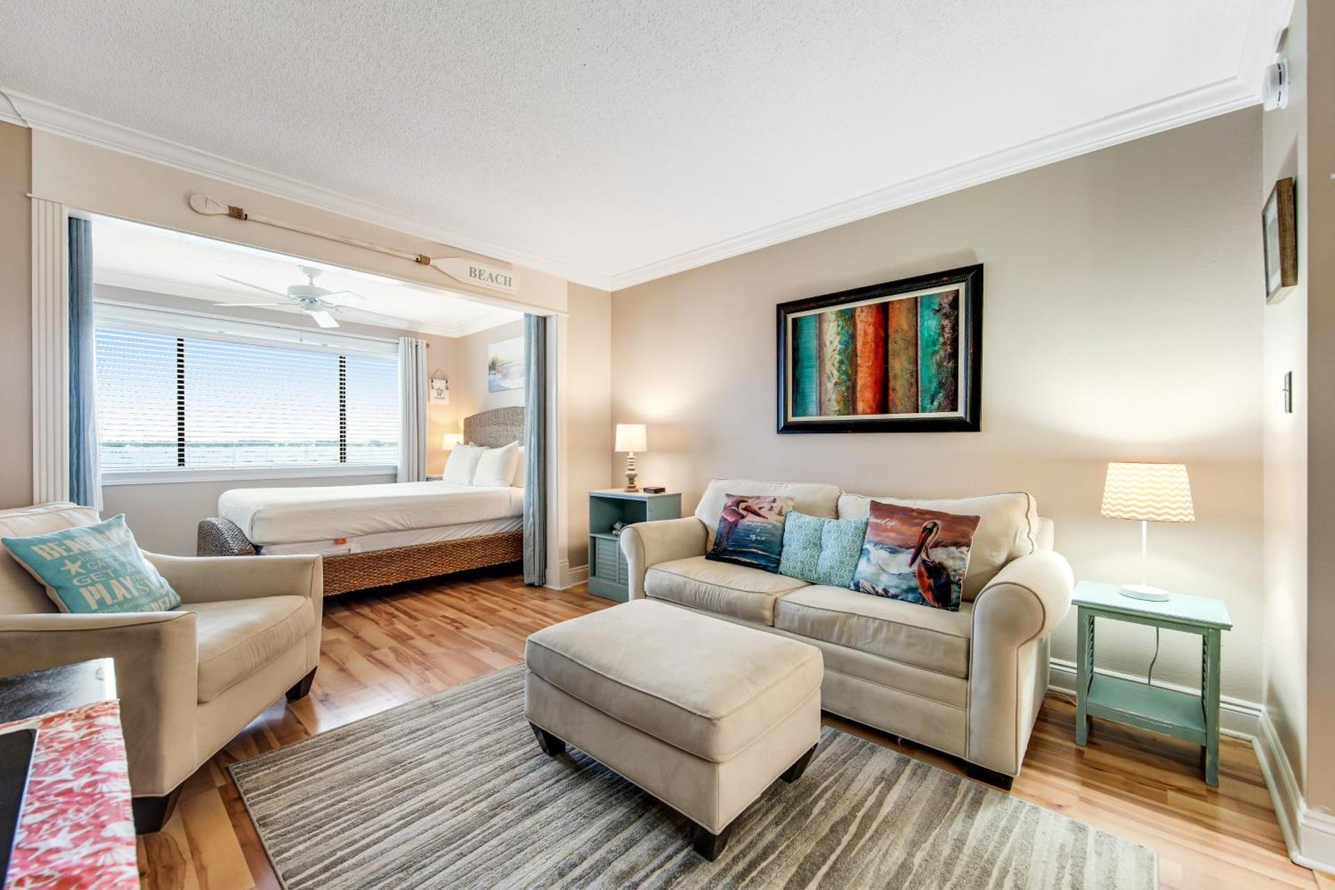 Sunset Harbor Palms 1-311