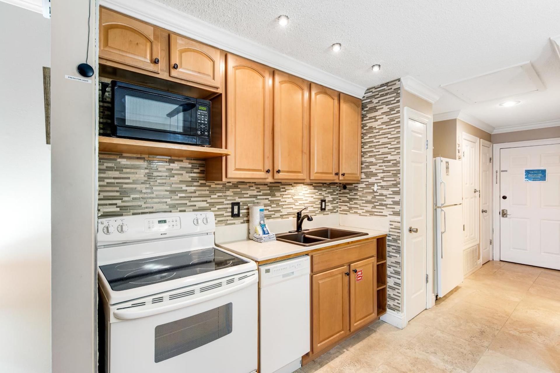 Sunset Harbor Palms 1-311