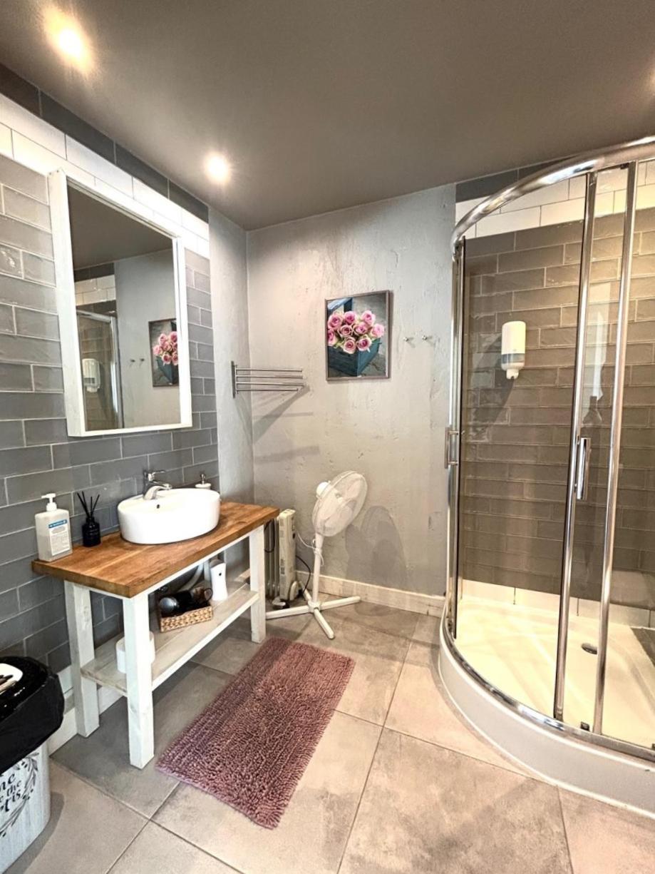 Triple Room with Bathroom