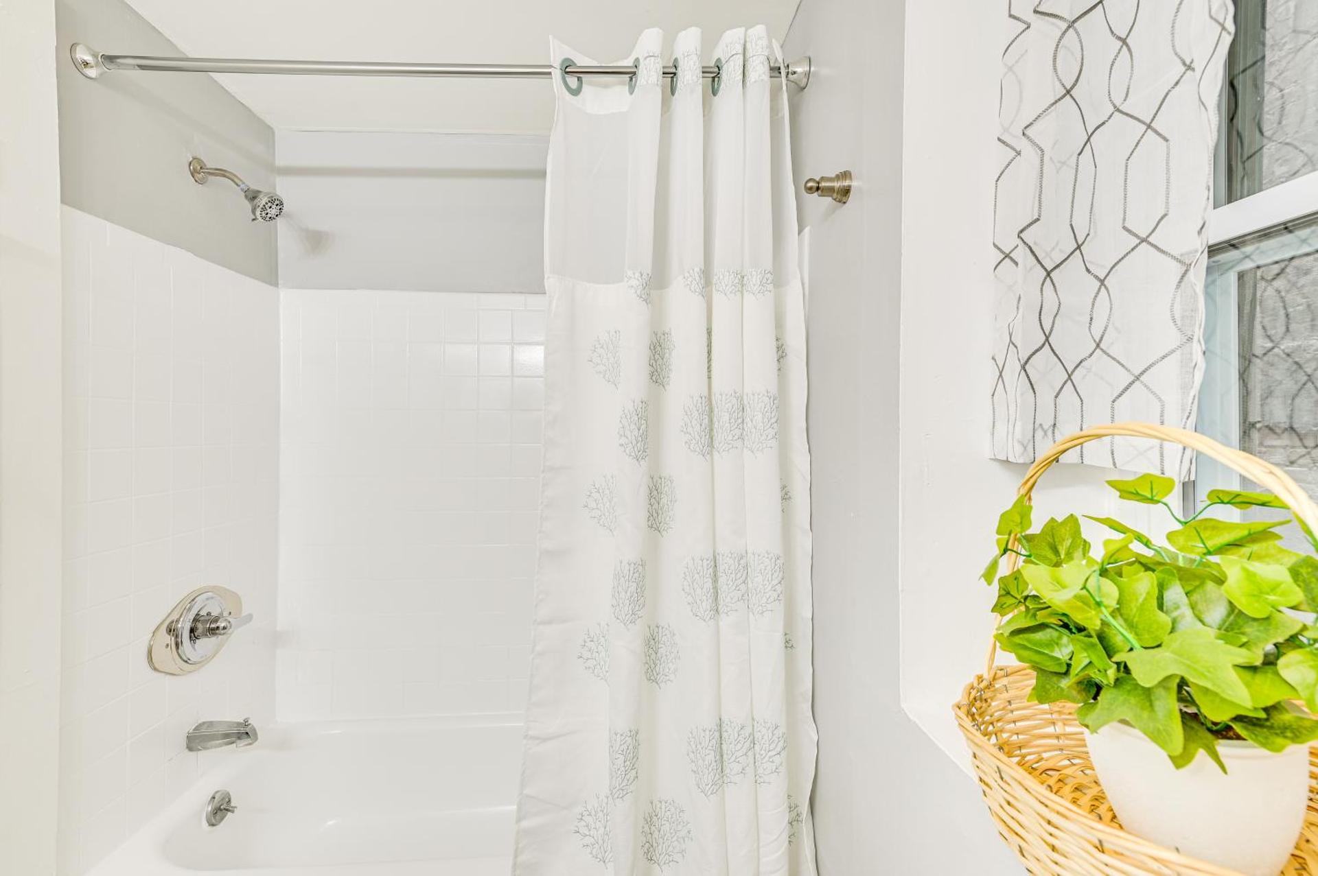 Walk to Downtown Albany Ten Broeck Triangle Apt!