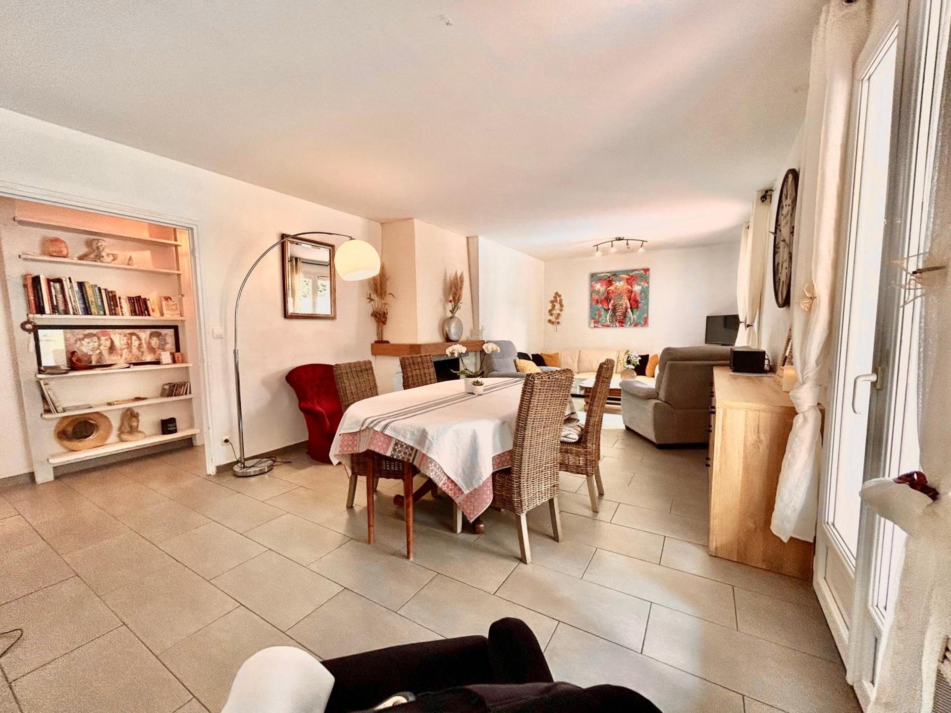 Villa 110m2, 7 pers, Jacuzzi , 3 chambres, terrain clos et arboré 2500m2