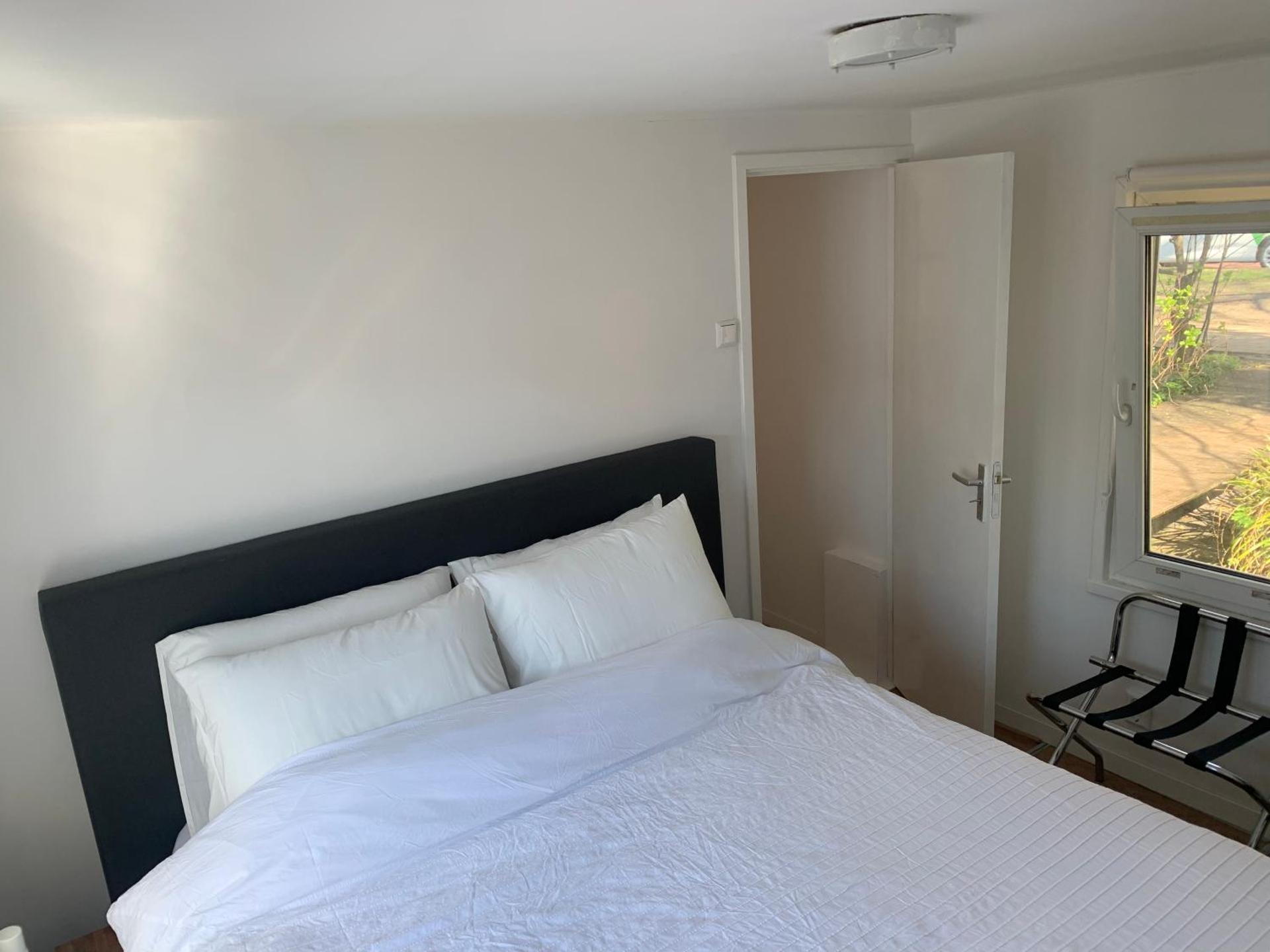 Tiny Houseboat B&B on the Amstel River