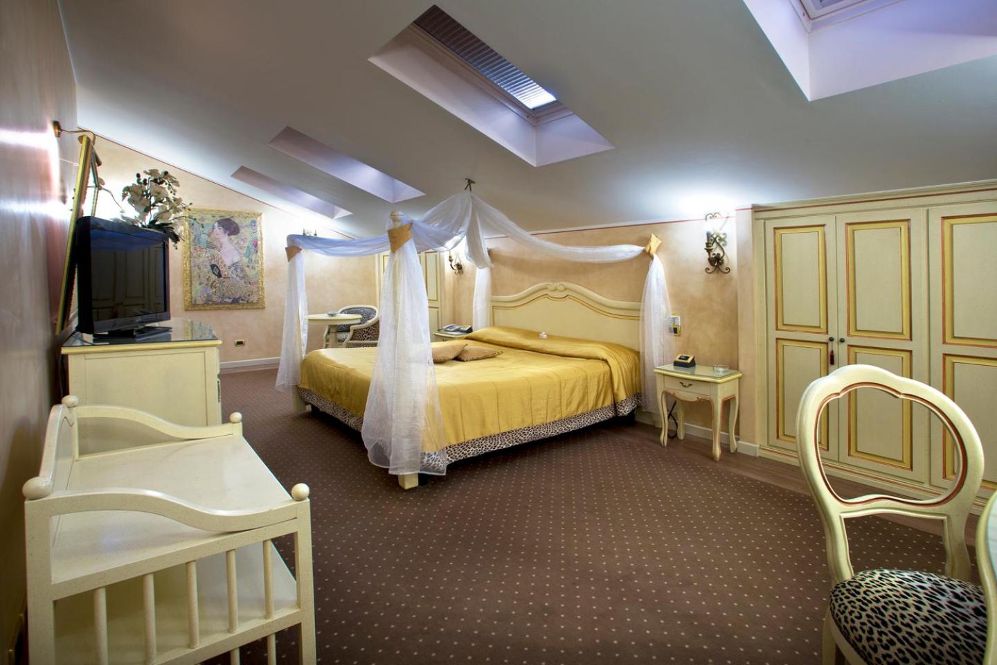 Vip's Motel Luxury Accommodation & Spa