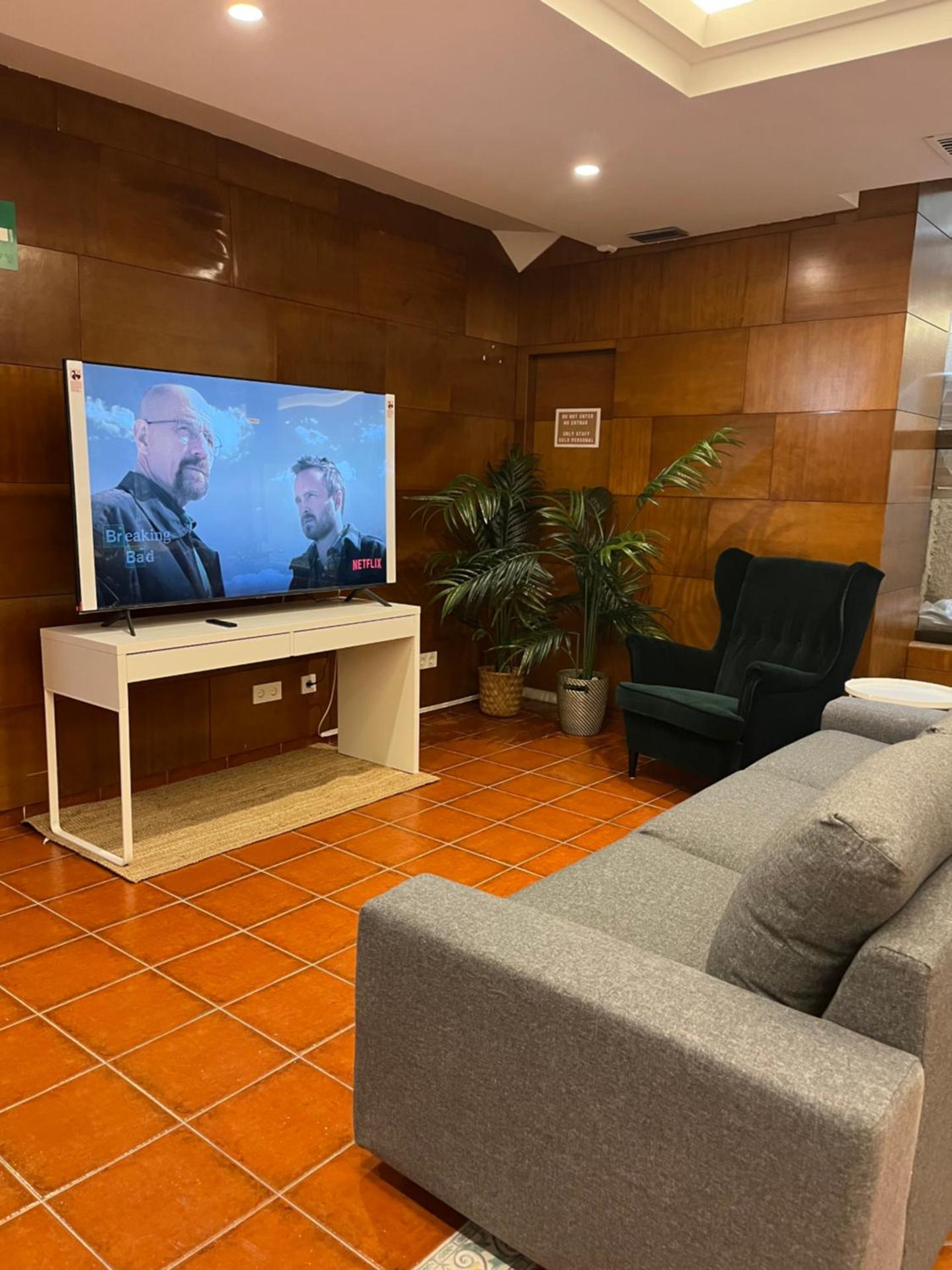 Communal lounge/ TV room