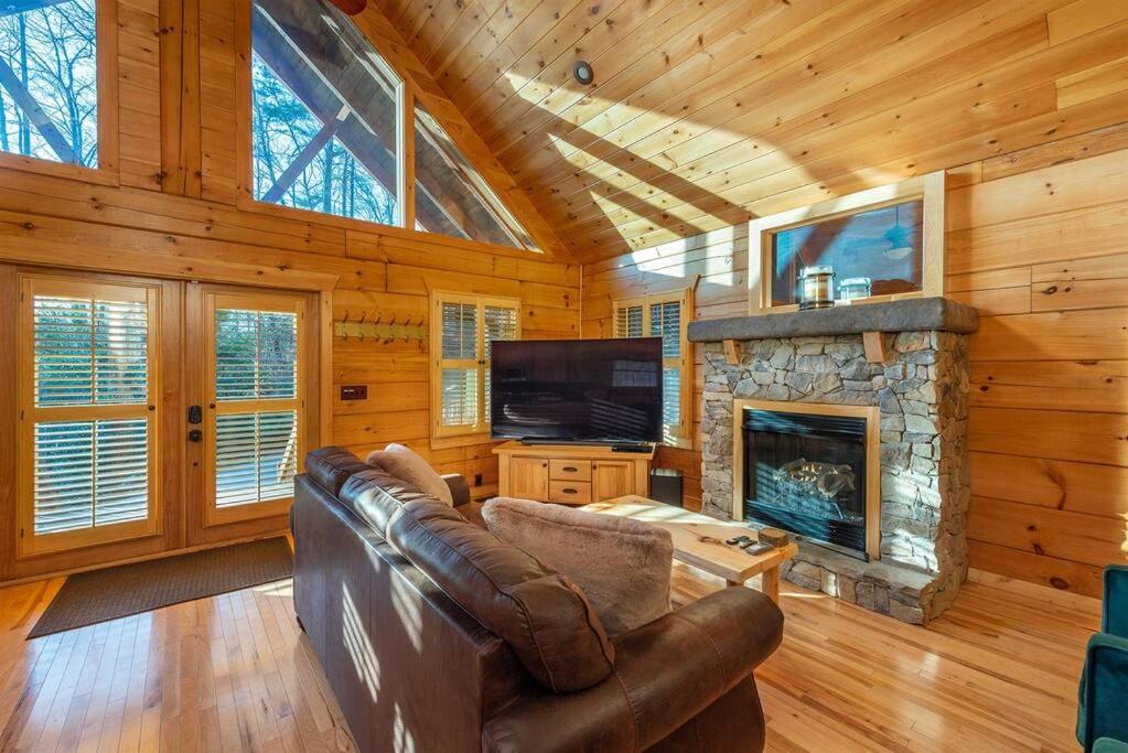 Fully Stocked Cabin Retreat w/ Game Room & Pond!