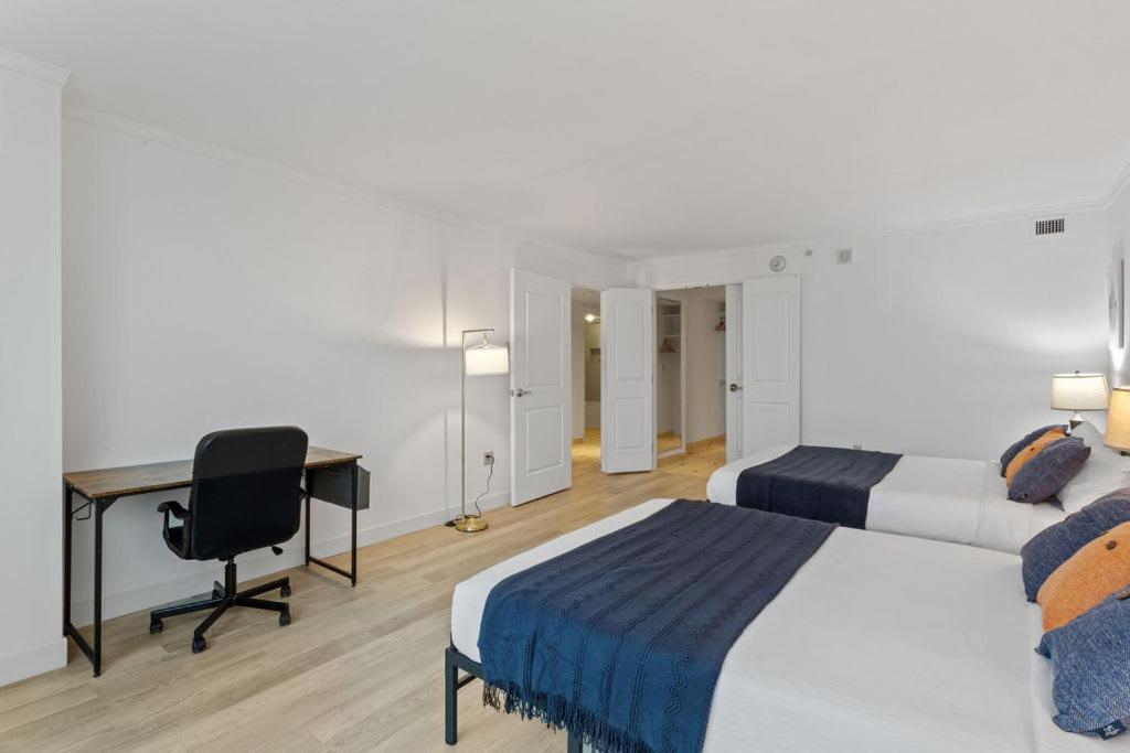 CozySuites at Showboat Best 2BR3BA Condo in Town