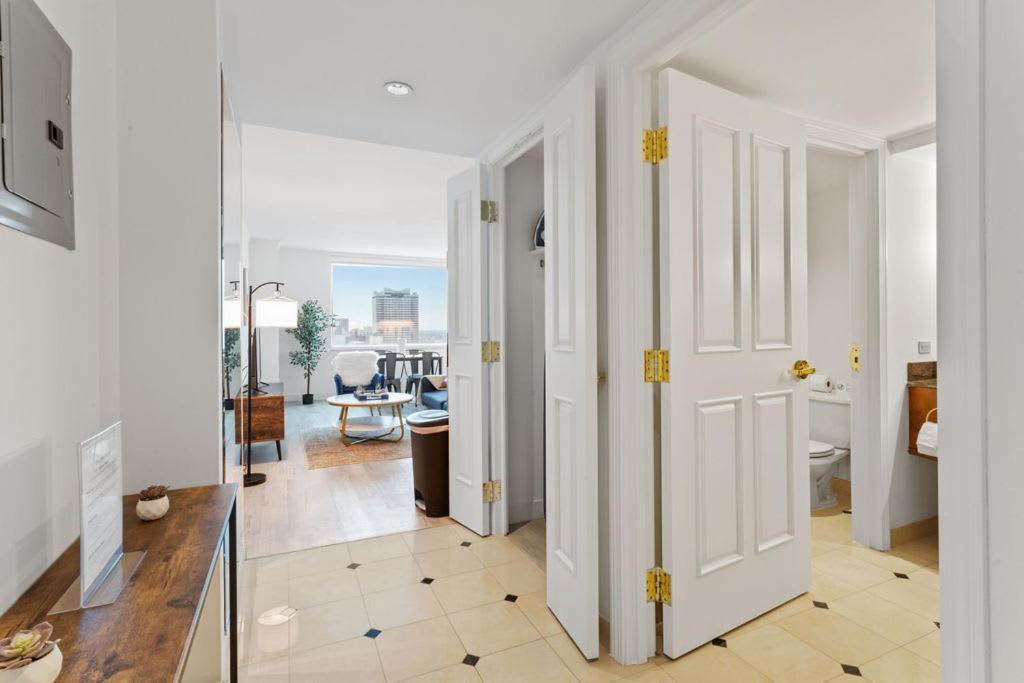 CozySuites at Showboat Best 2BR3BA Condo in Town