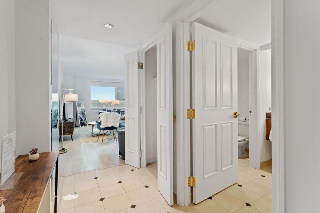 CozySuites at Showboat Best 2BR3BA Condo in Town