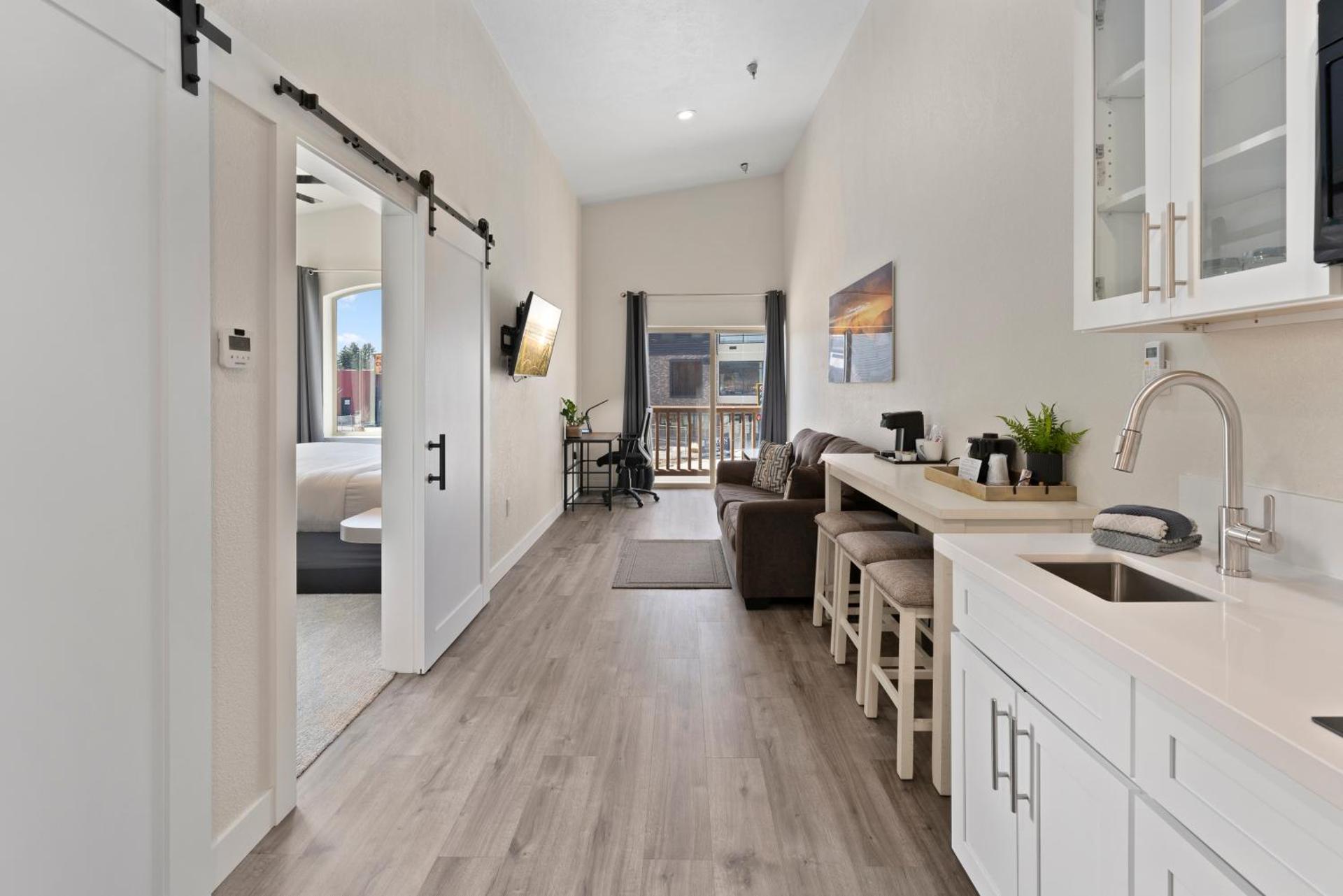 Sandpoint Hotel & Suites Downtown