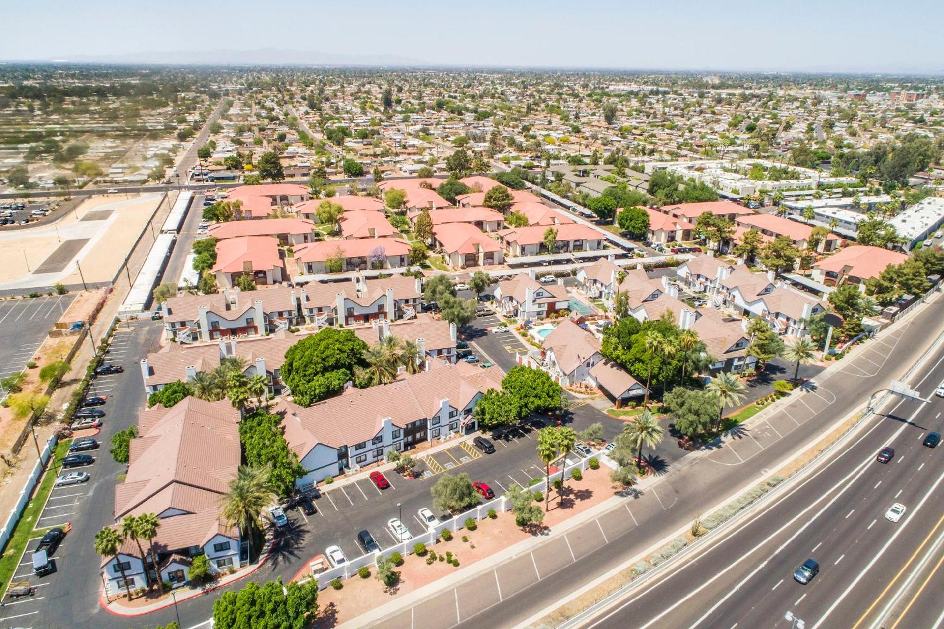 Metro Extended Stays Phoenix - Downstairs Studio - Sleeps 4