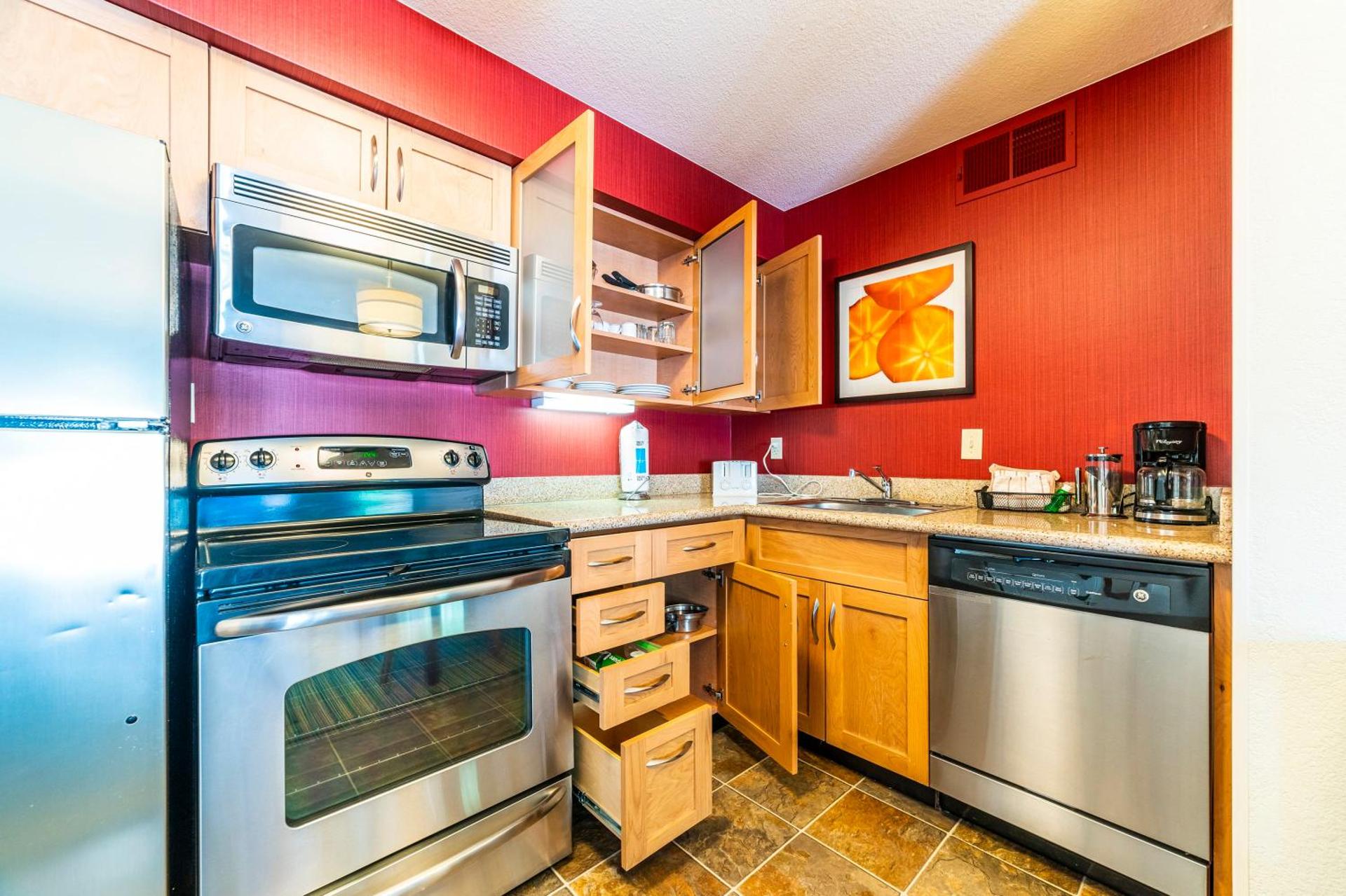 Metro Extended Stays Phoenix - Downstairs Studio - Sleeps 4