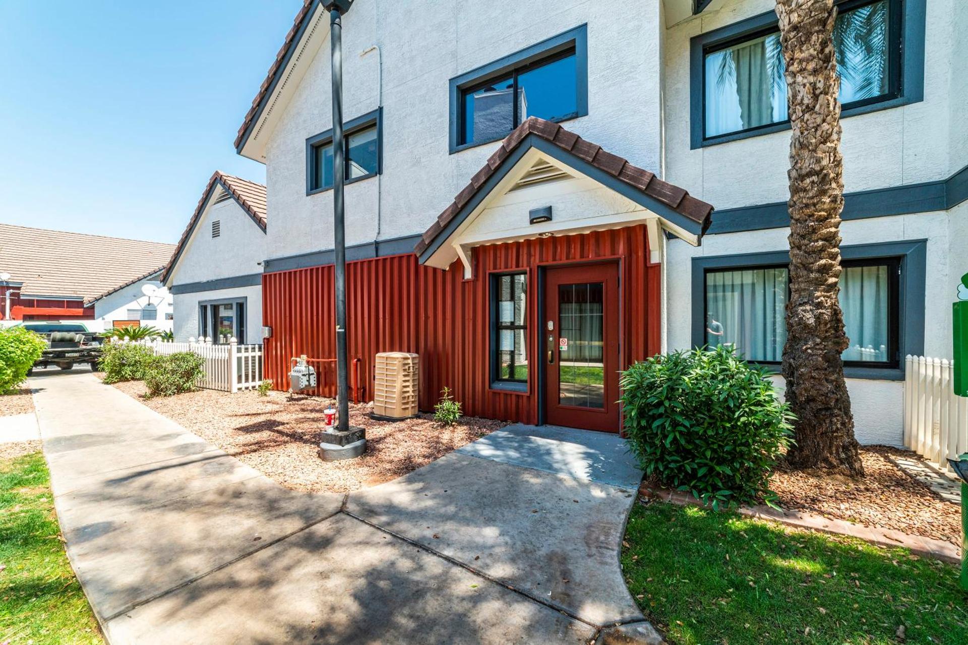 Metro Extended Stays Phoenix - Downstairs Studio - Sleeps 4