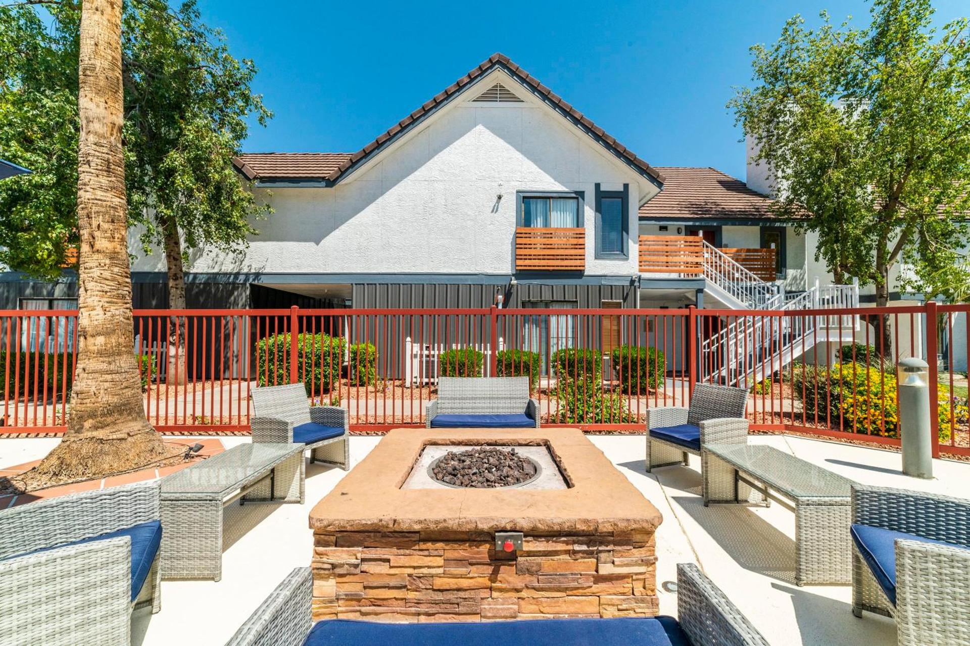 Metro Extended Stays Phoenix - Downstairs Studio - Sleeps 4