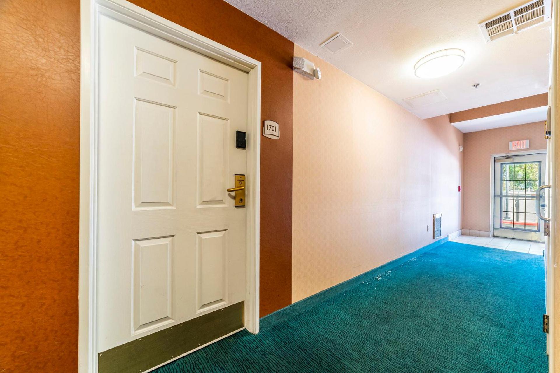 Metro Extended Stays Phoenix - Downstairs Studio - Sleeps 4