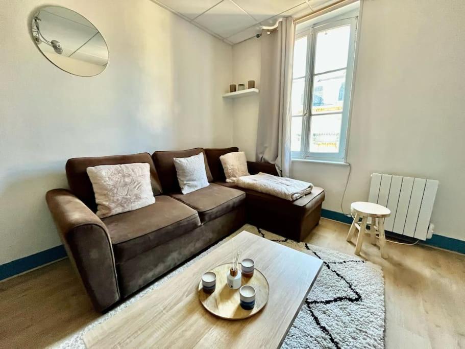 Appartement 2 pièces - PLACE MORNY