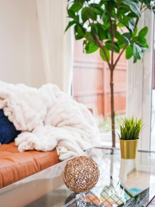 Newly Renovated Modern 4 Bed 3 Bath Apartment London