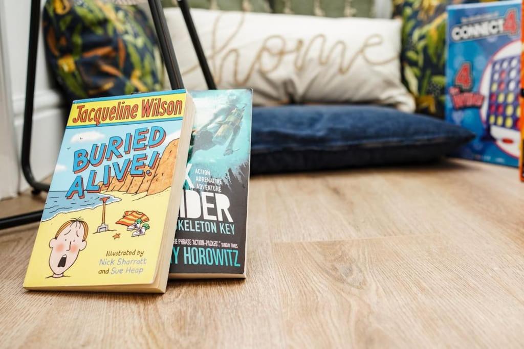 Newly Renovated Modern 4 Bed 3 Bath Apartment London