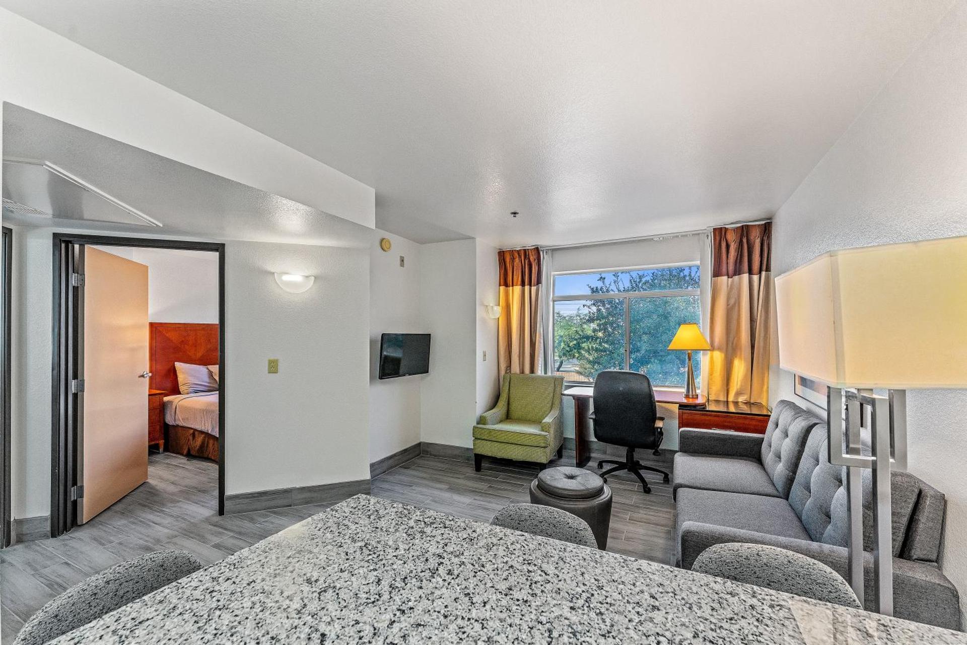 Metro Chandler Extended Stays - 1 Bedroom