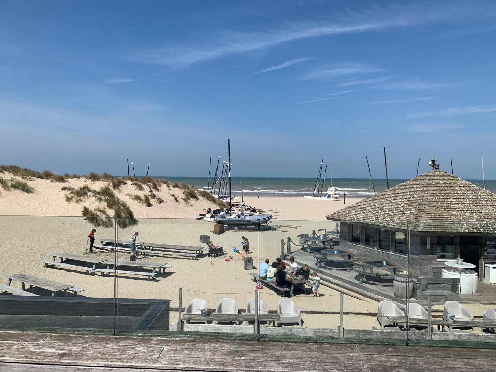 Appartement OP het strand, enfin, zo goed als...