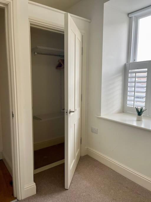 Luxurious 2 bedroom apartment in central Berwick