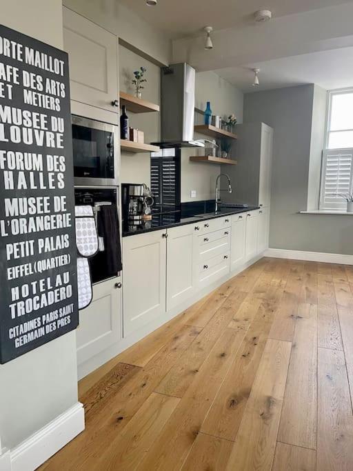 Luxurious 2 bedroom apartment in central Berwick