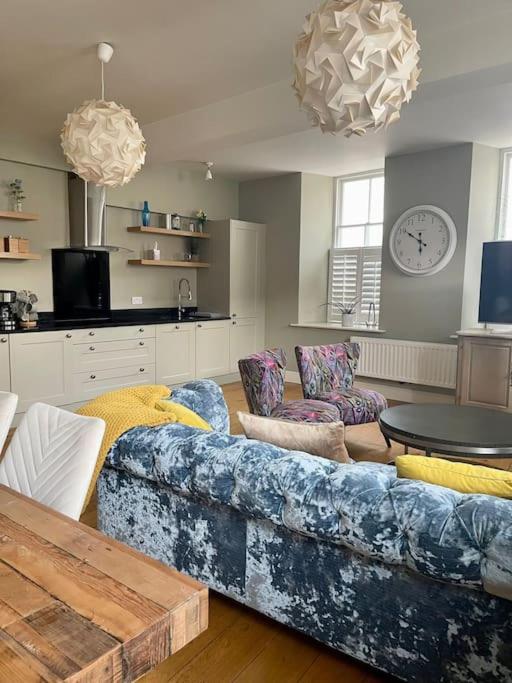 Luxurious 2 bedroom apartment in central Berwick