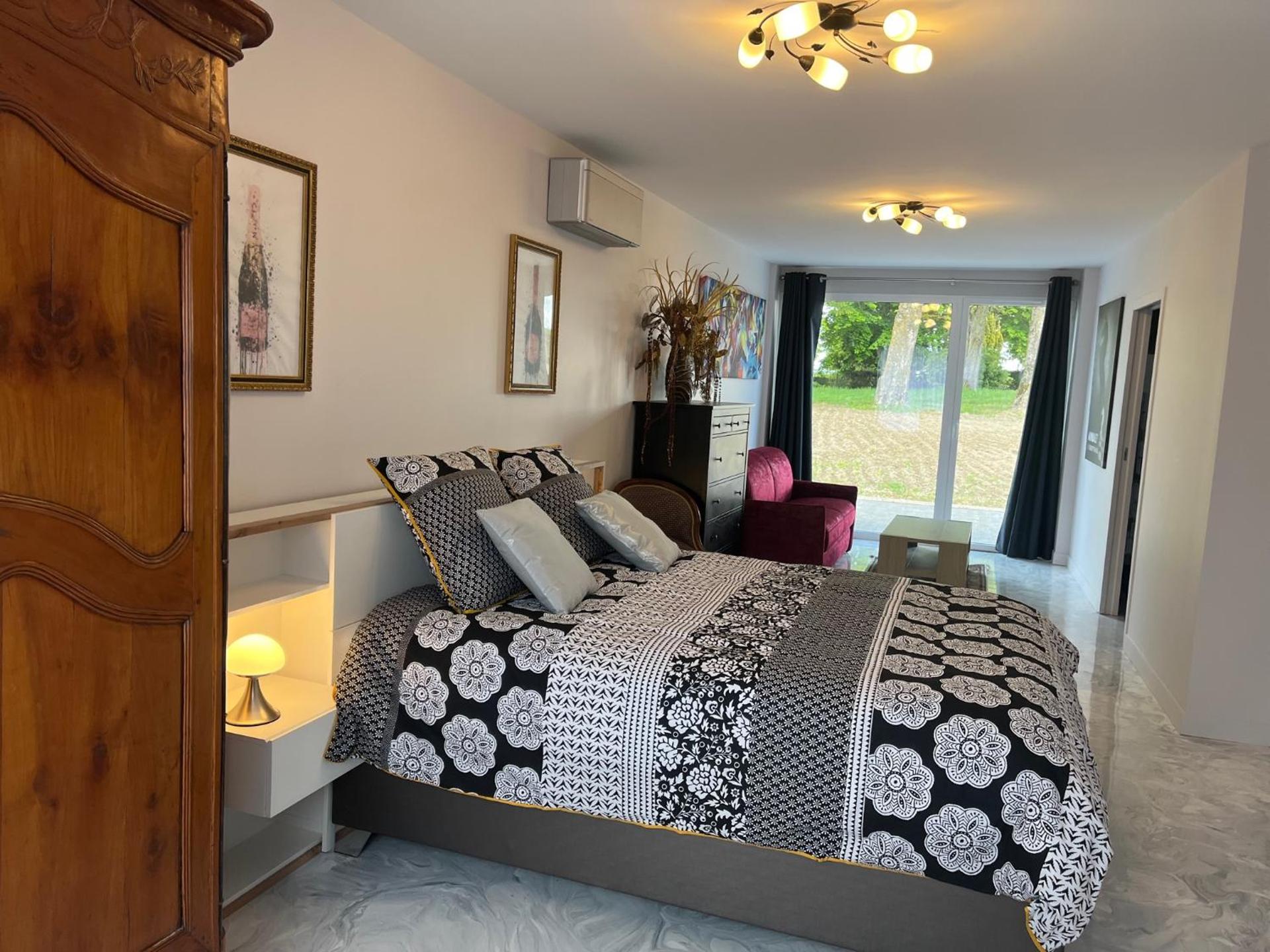 Photo of the whole room