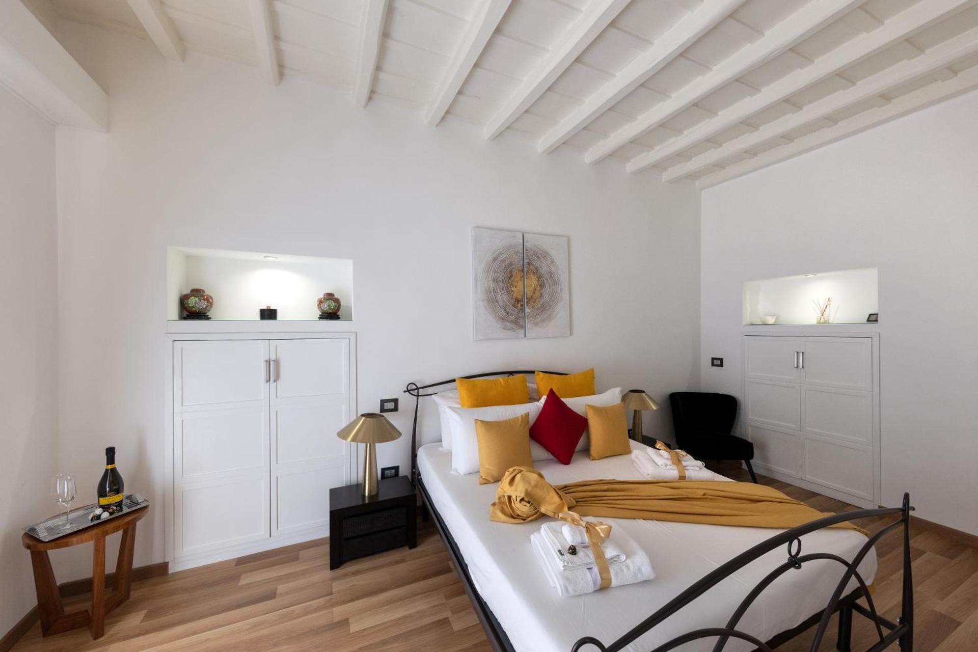 Barcaccia Luxury Suites