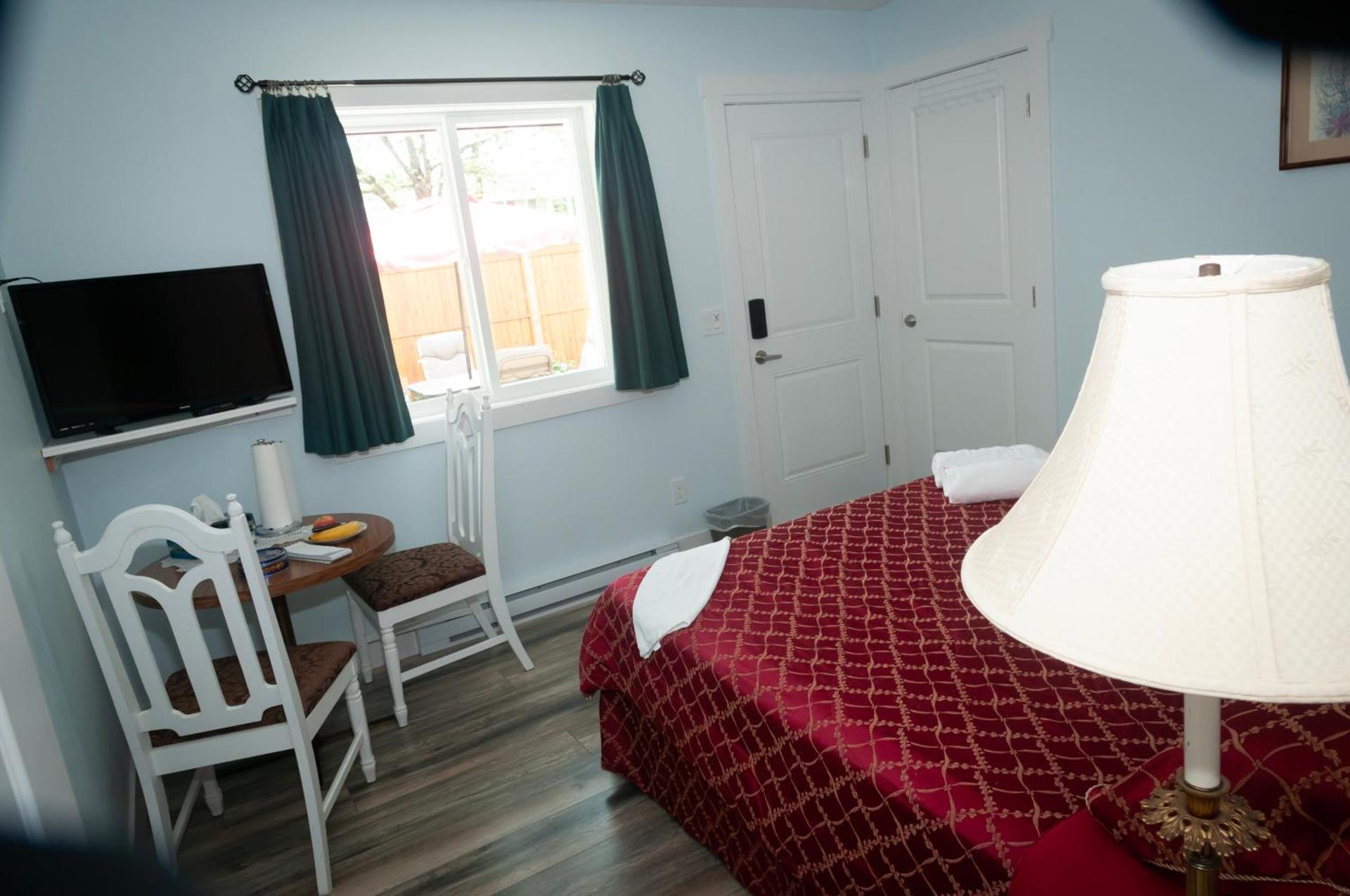 Guest Suite Private Retreat for 2 Guests With AC - 4 Units Available