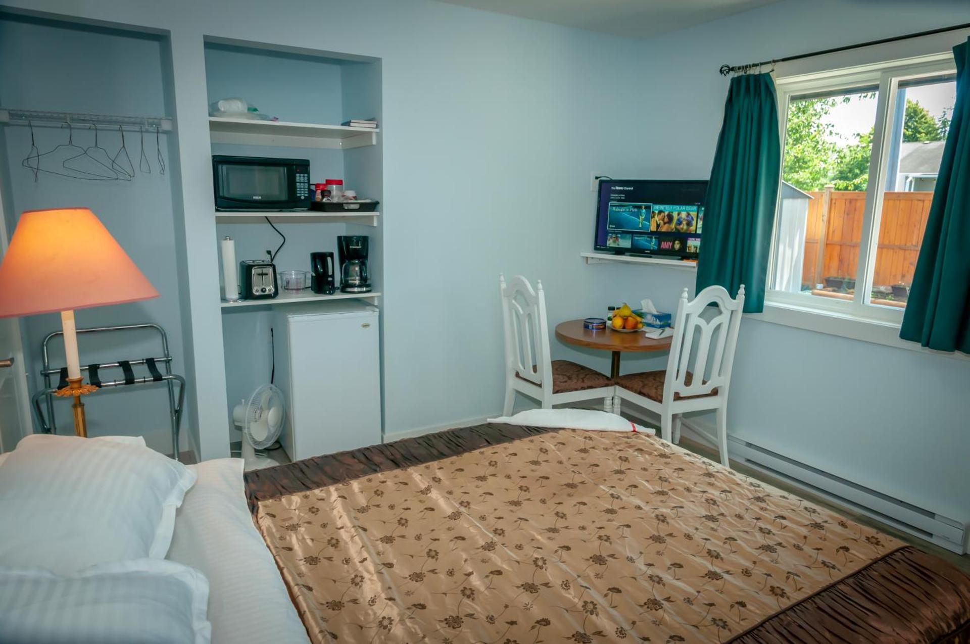 Guest Suite Private Retreat for 2 Guests With AC - 4 Units Available