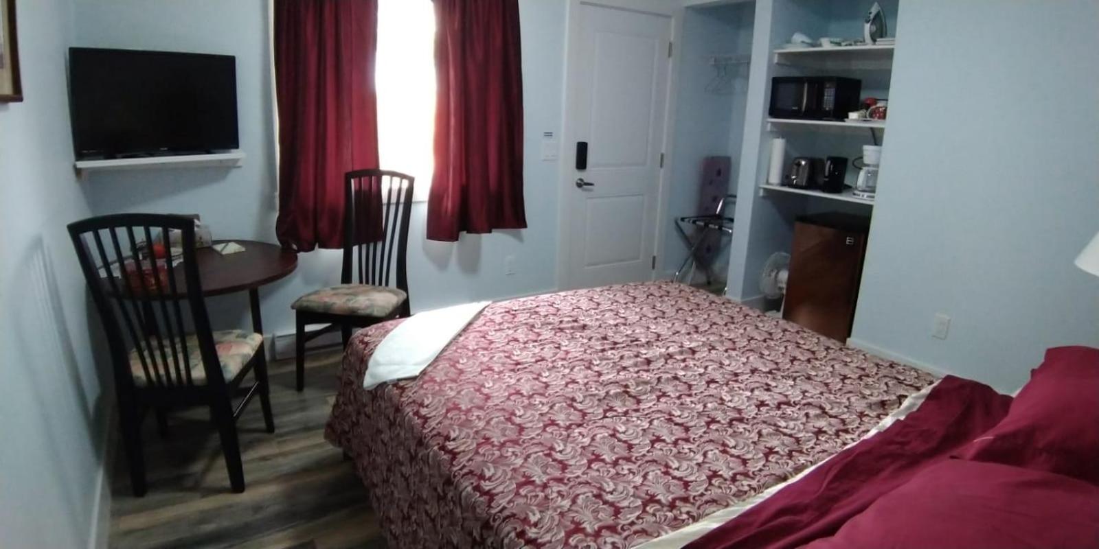 Guest Suite Private Retreat for 2 Guests With AC - 4 Units Available