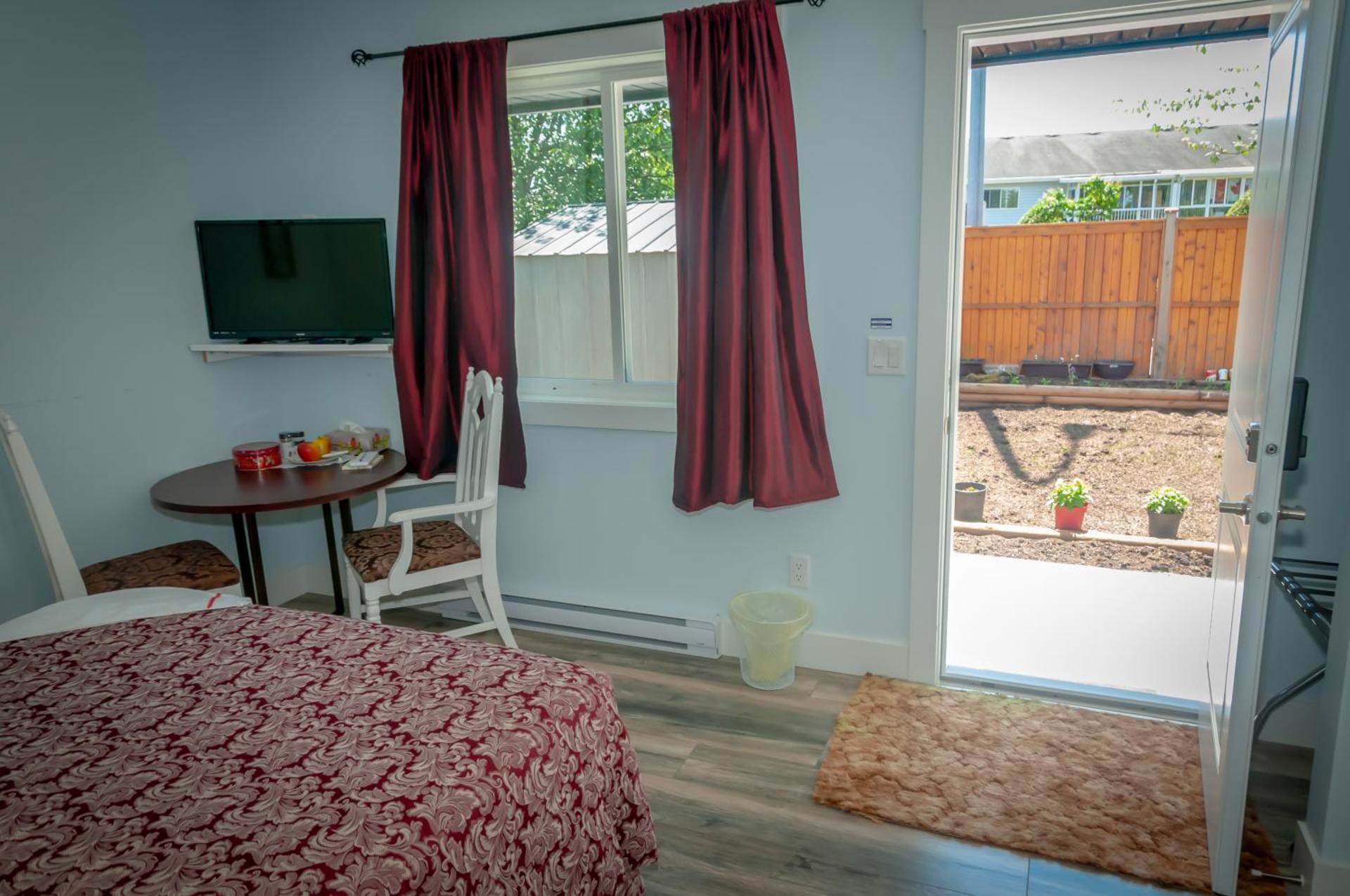 Guest Suite Private Retreat for 2 Guests With AC - 4 Units Available