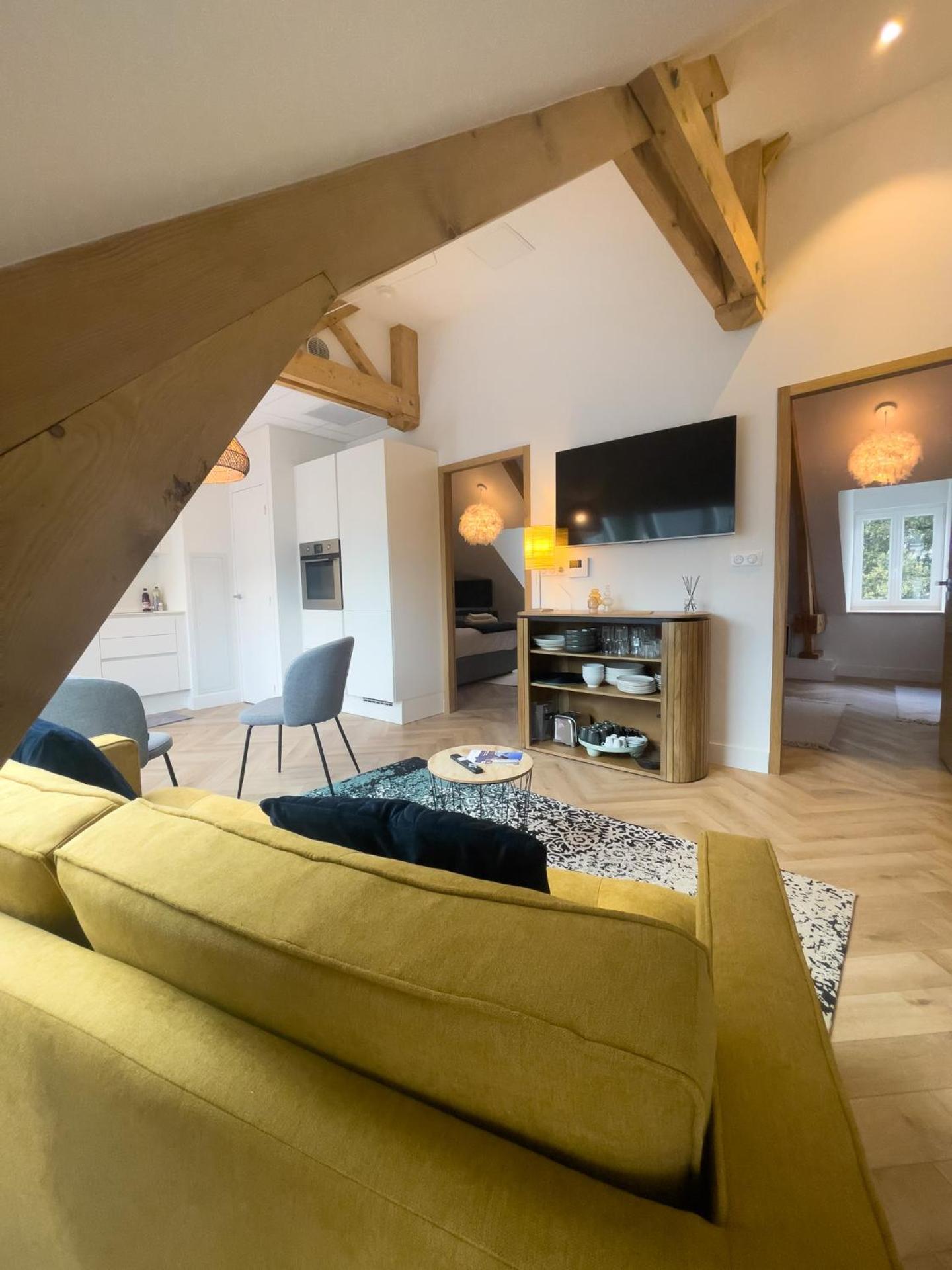 Communal lounge/ TV room