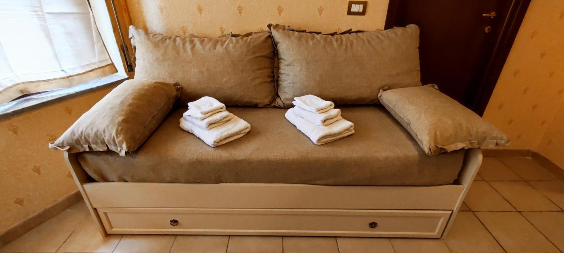 Communal lounge/ TV room