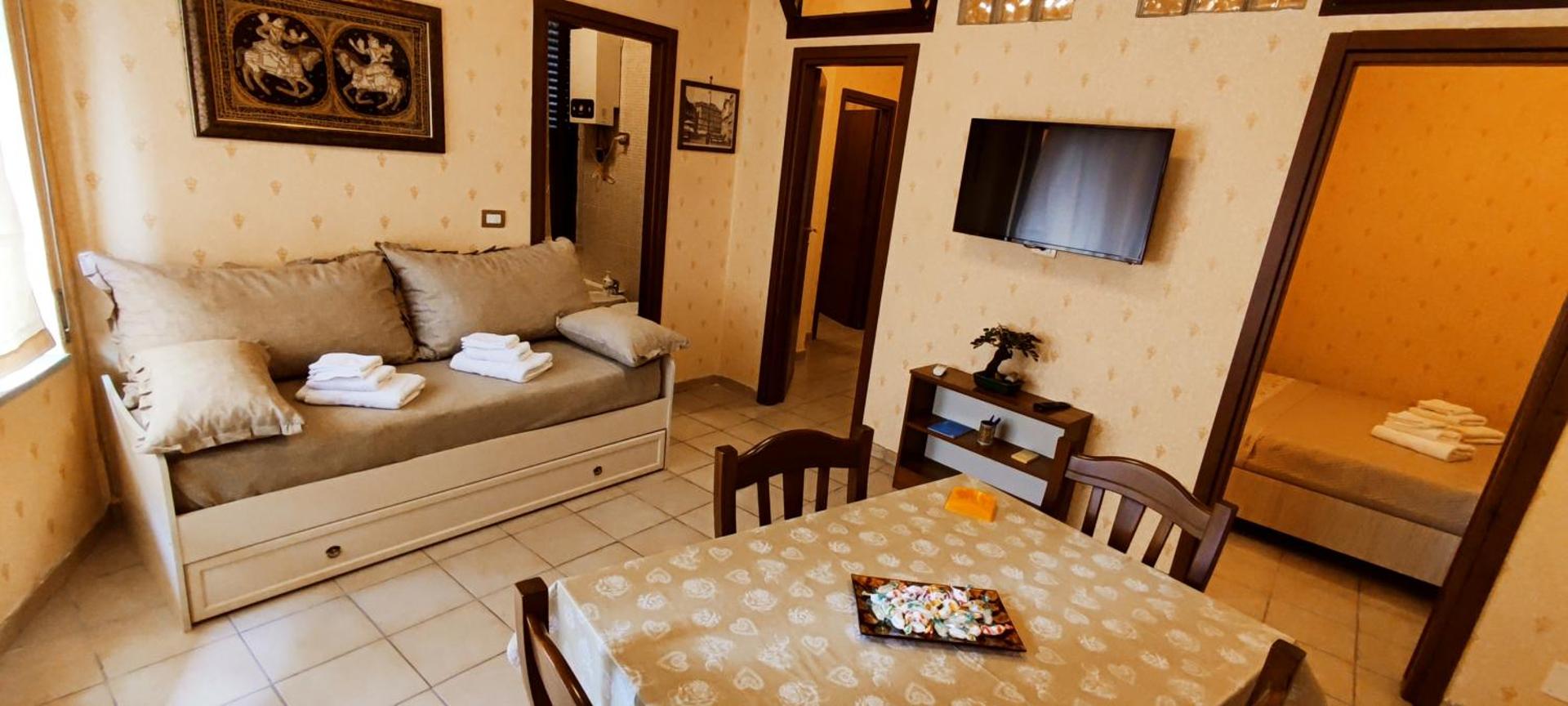 Communal lounge/ TV room