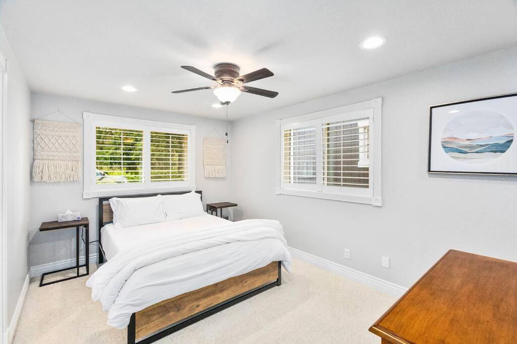 Idyllic Lakeside Getaway - Hidden Gem