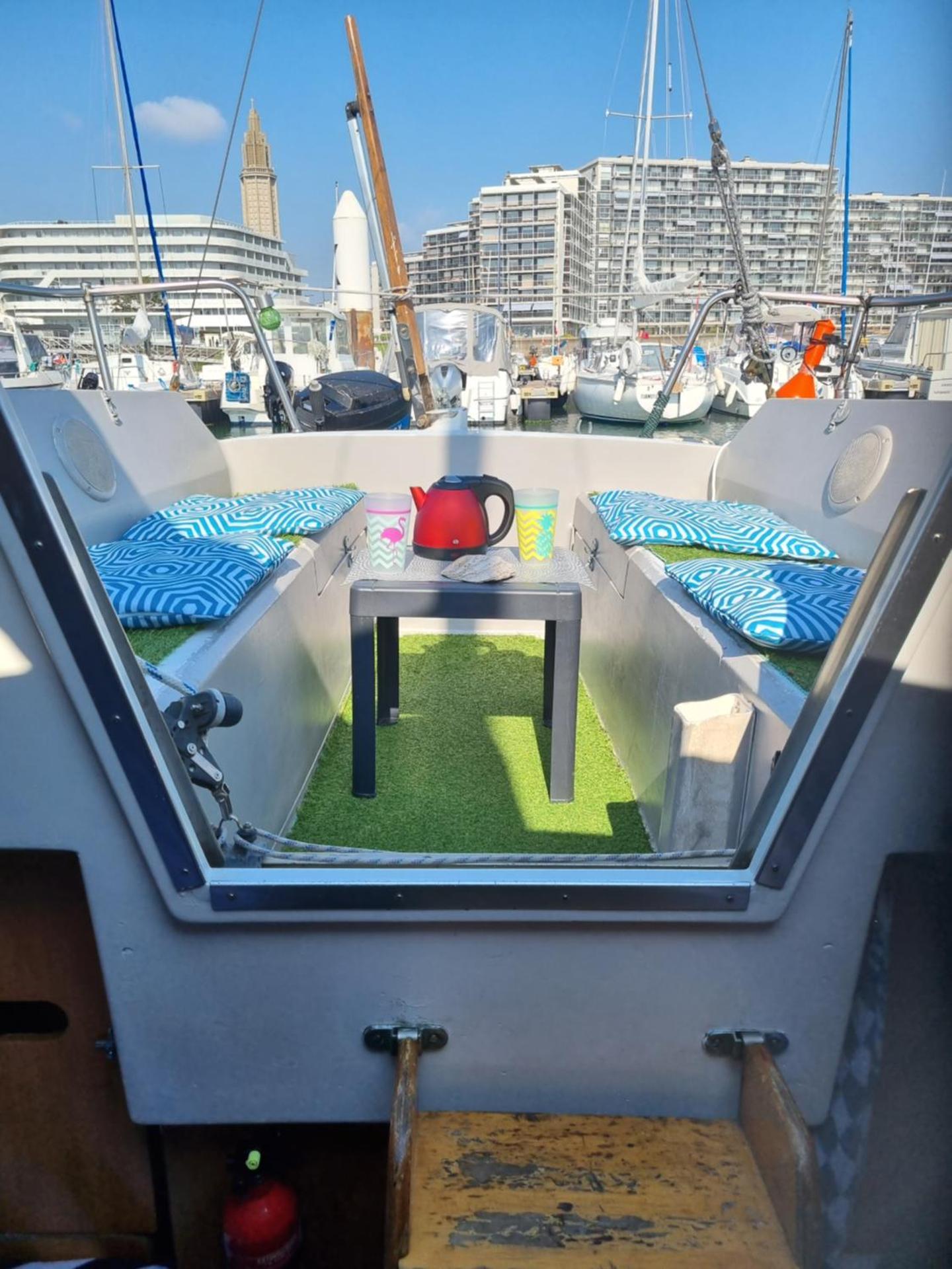 VOILIER AU SOLEIL LEVANT