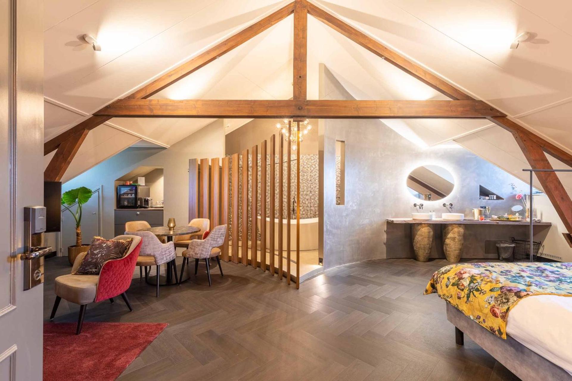 Photo of the whole room