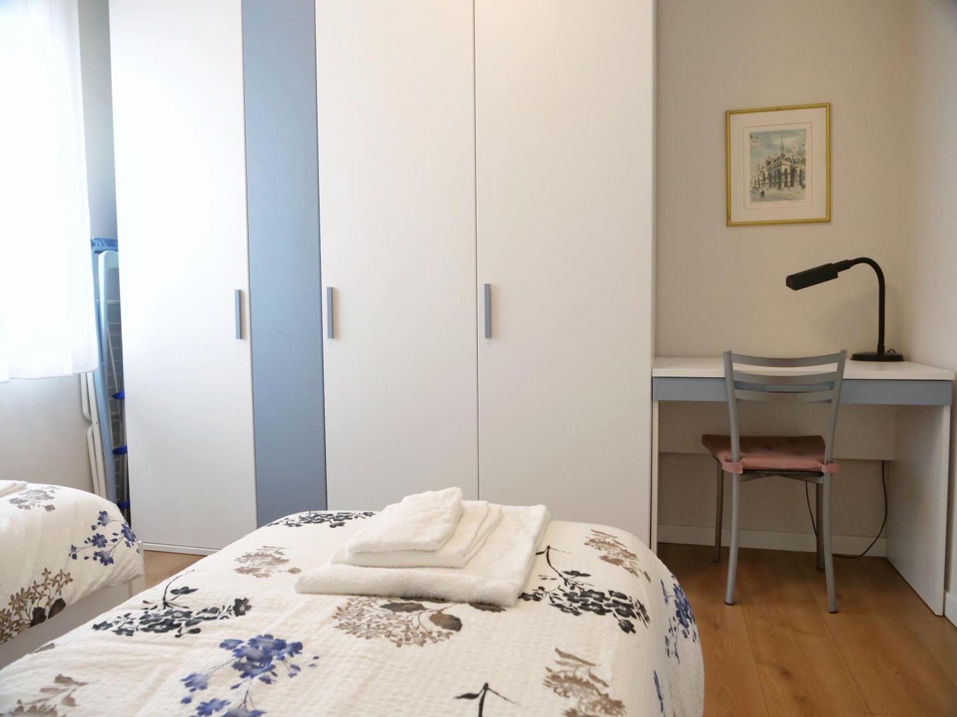 FARO DELL'ESTATE delizioso BICAMERA con POSTO AUTO dietro la SPIAGGIA