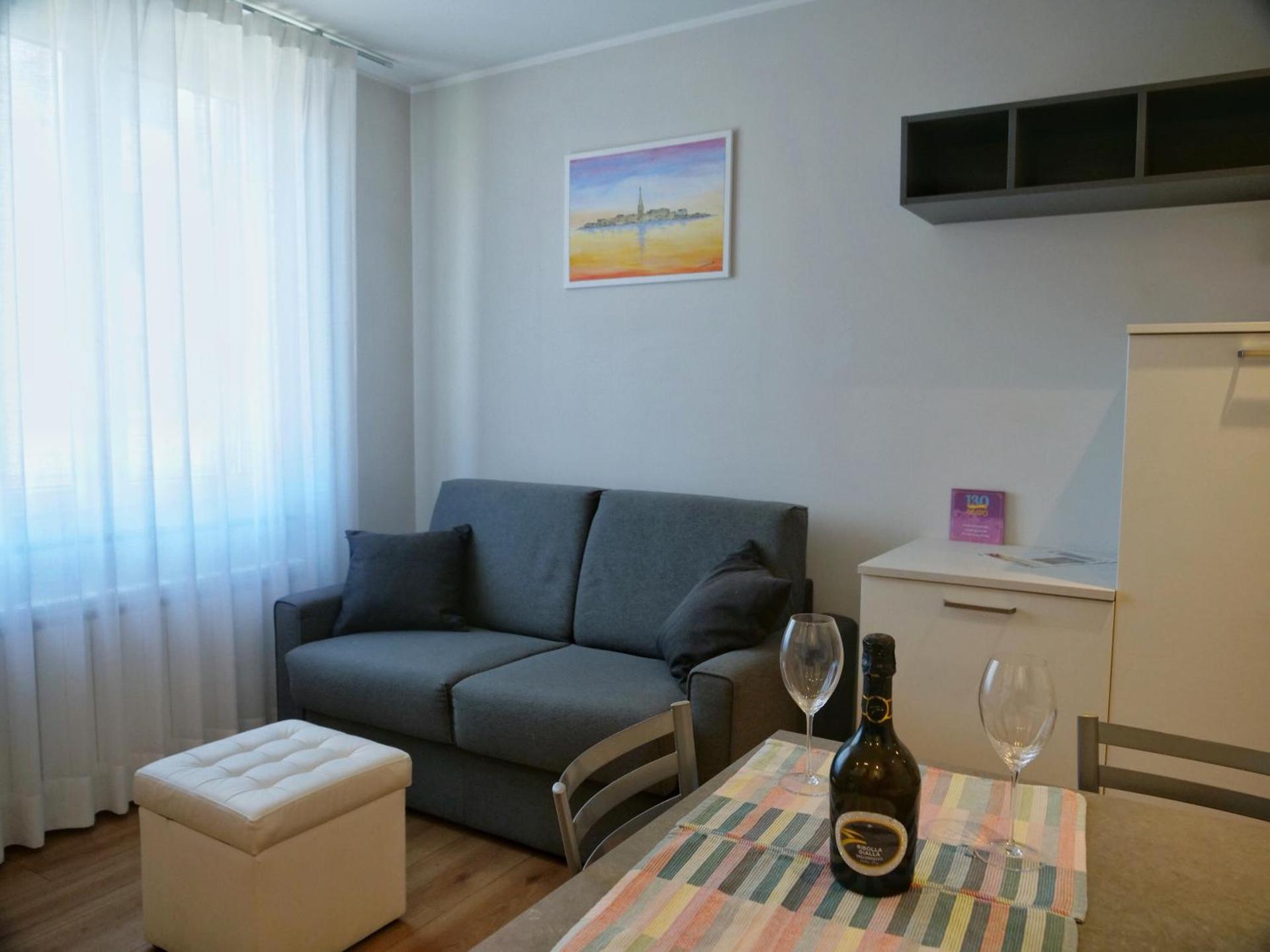 FARO DELL'ESTATE delizioso BICAMERA con POSTO AUTO dietro la SPIAGGIA