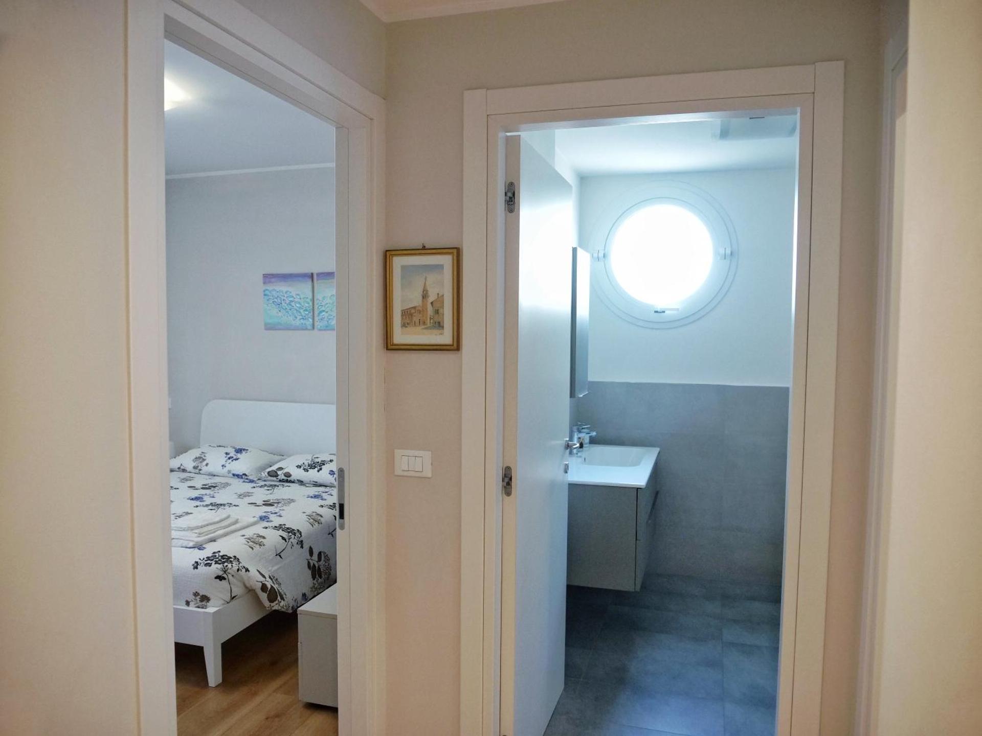 FARO DELL'ESTATE delizioso BICAMERA con POSTO AUTO dietro la SPIAGGIA