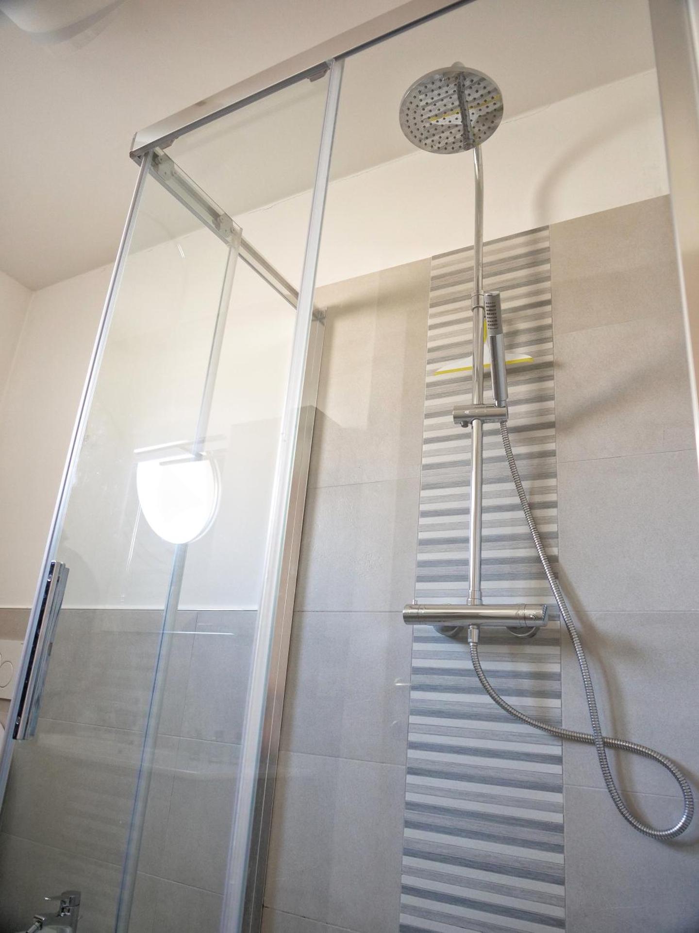 FARO DELL'ESTATE delizioso BICAMERA con POSTO AUTO dietro la SPIAGGIA