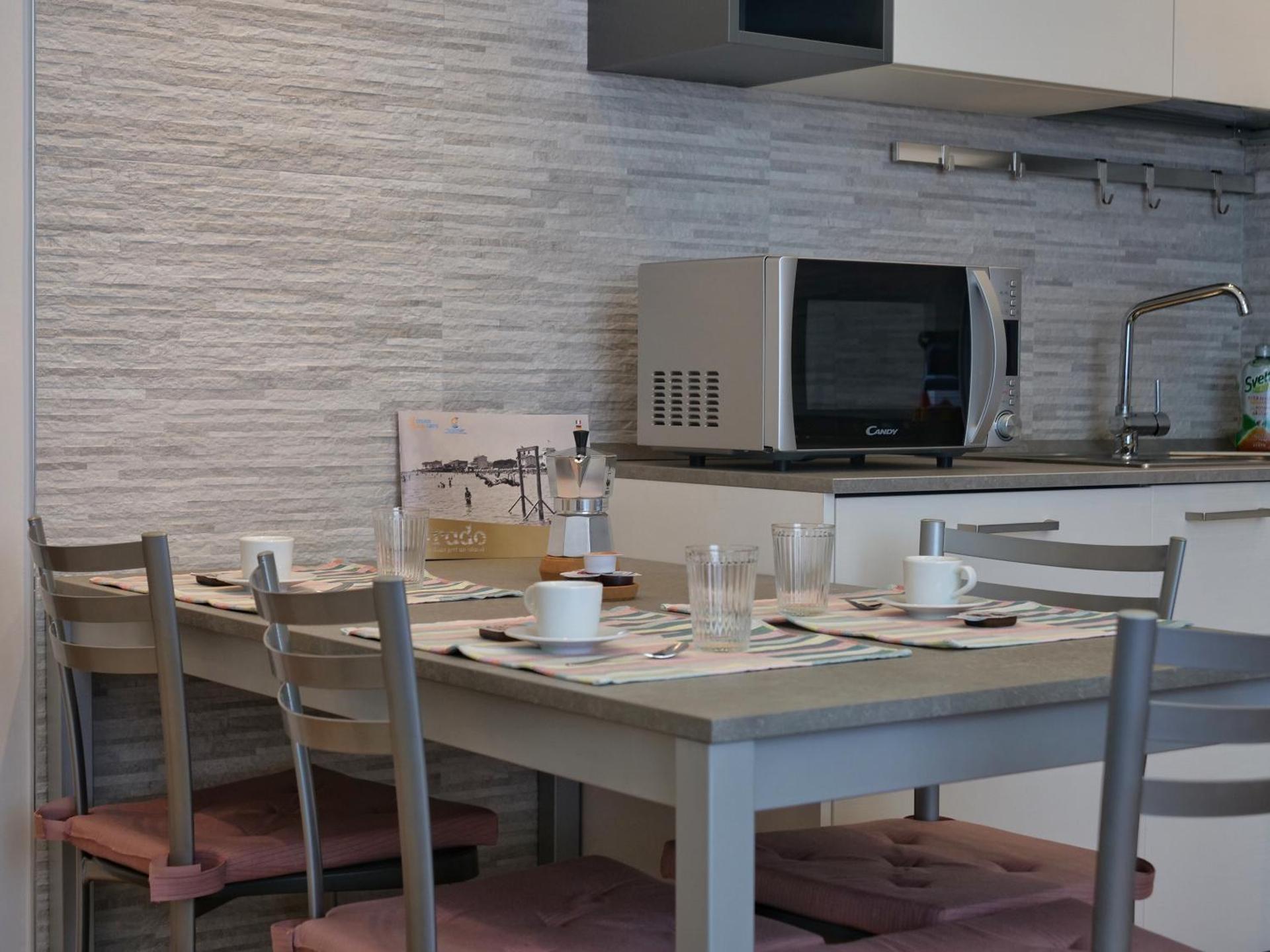 FARO DELL'ESTATE delizioso BICAMERA con POSTO AUTO dietro la SPIAGGIA