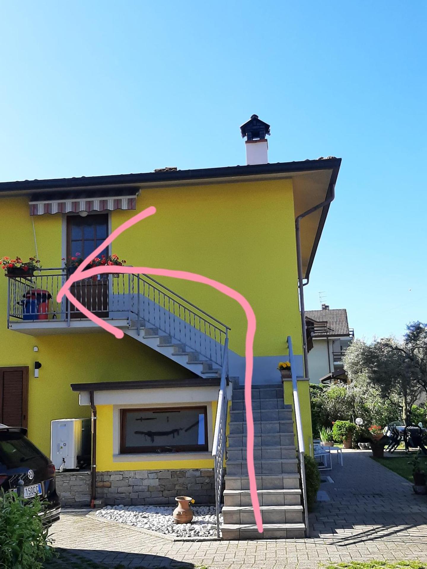 Appartamento L'ulivo 5 chilometri da Varenna vista lago in via privata