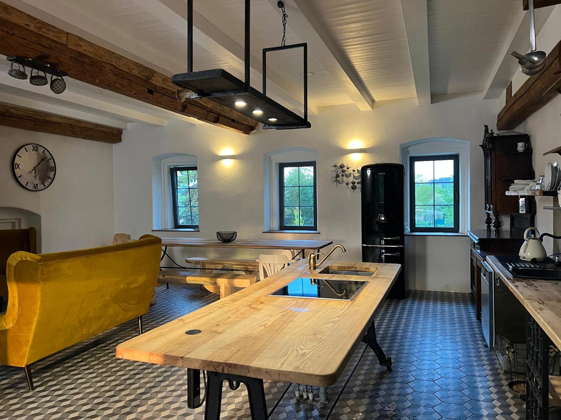 Kitchen or kitchenette