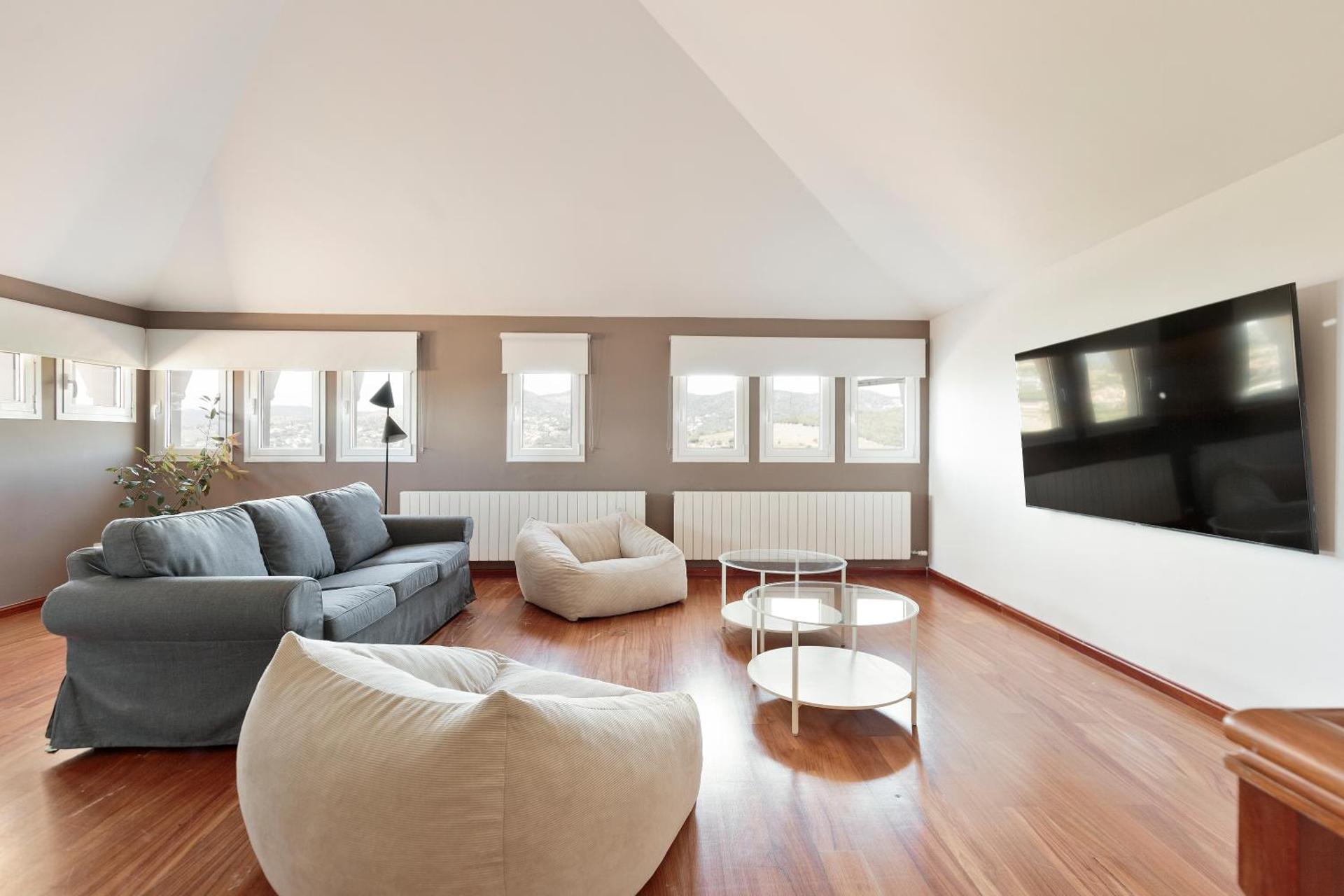 Communal lounge/ TV room