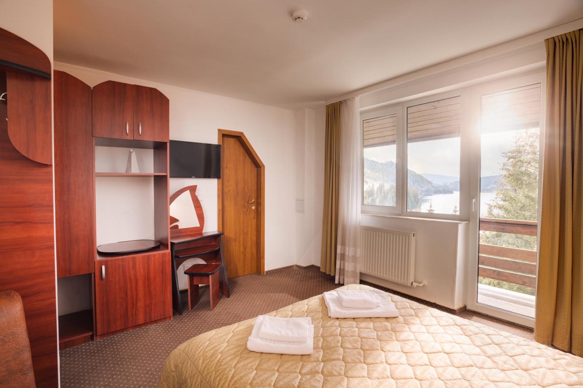 Double or Twin Room with Lake View